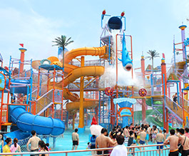 Water-Slide-Tower-at-Aquatic-Water-Park